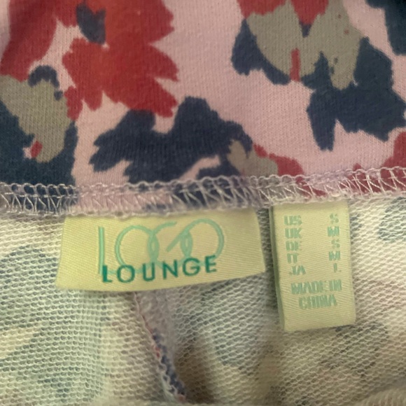 Lori Goldstein French Terry Cropped Printed Joggers - Picture 7 of 12